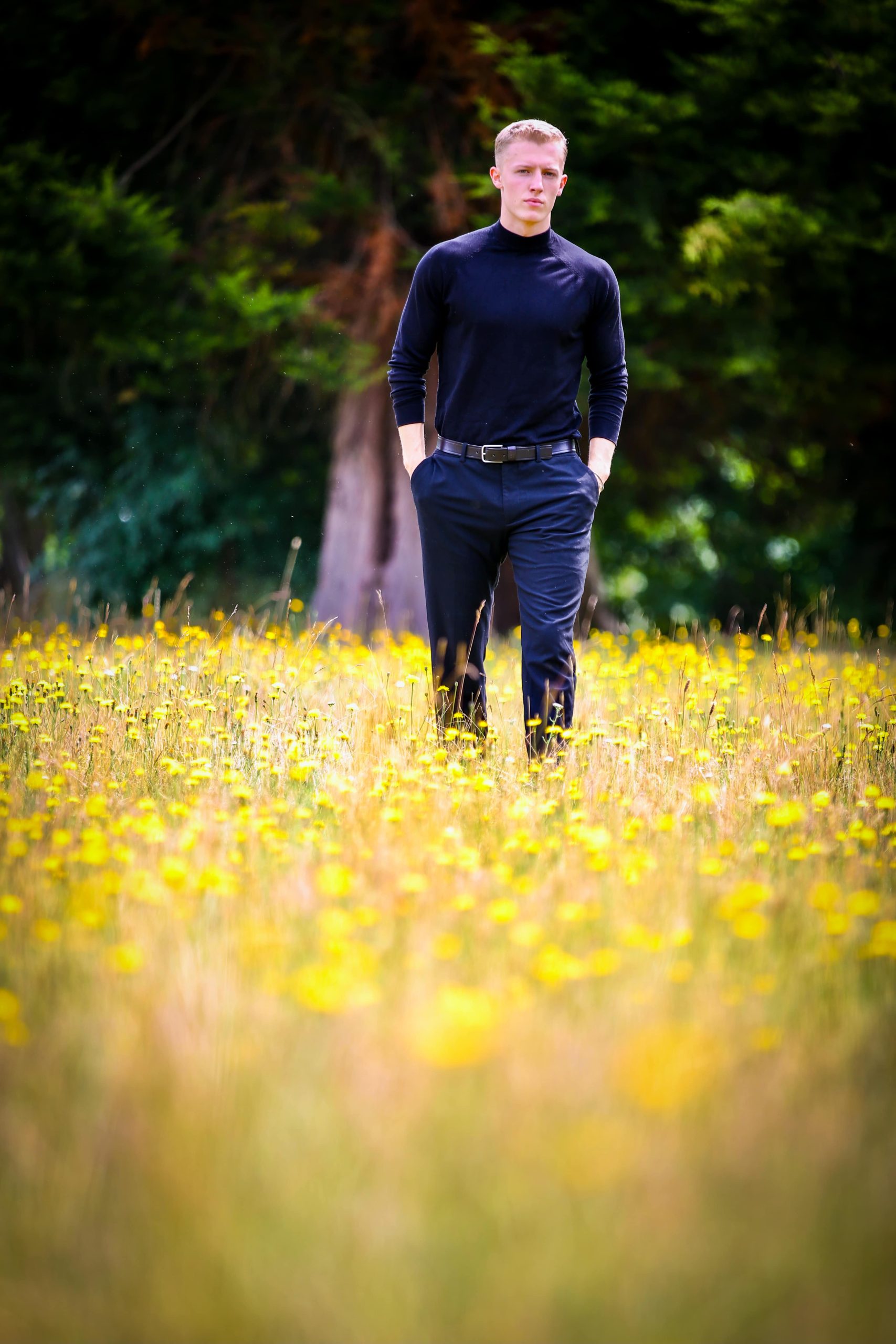 nature-photoshoot-man-in-the-field-colour