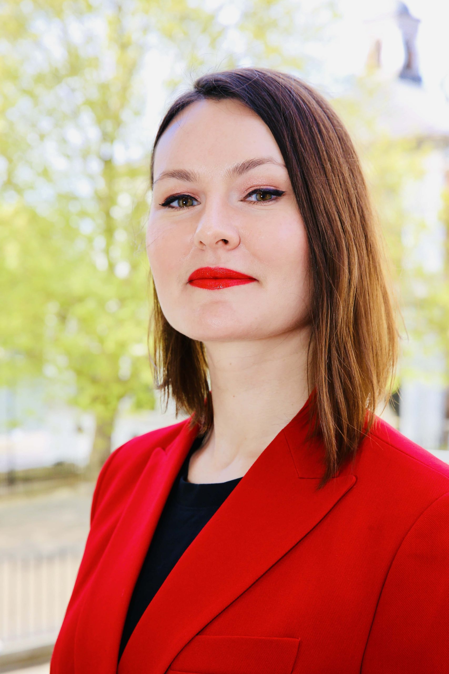 headshot-professional-woman-colour-photograph