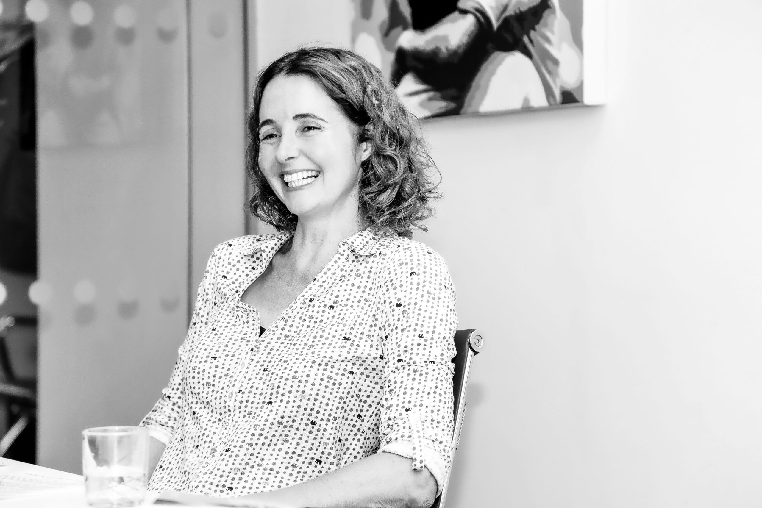 smiling-woman-professional-photoshoot-black-and-white